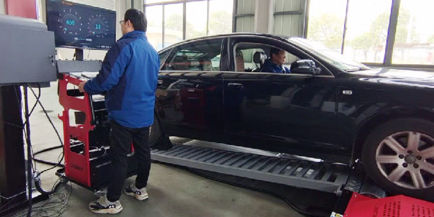 Testing with a car chassis dynamometer
